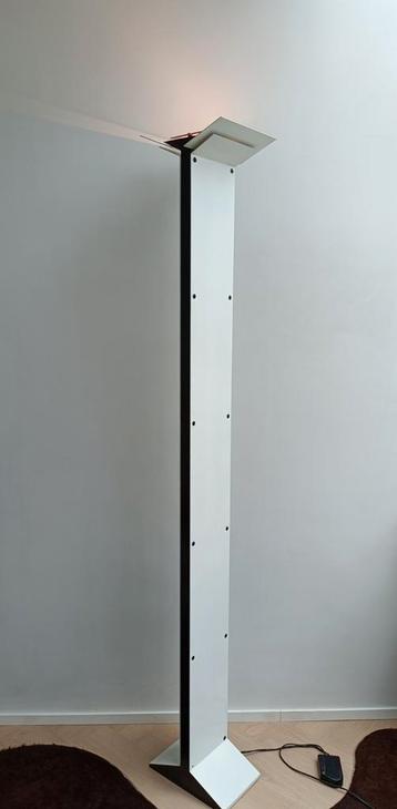 Stijlvolle design vloerlamp beschikbaar voor biedingen