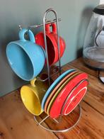 Theekopjes met schotel aan rekje van pt, Gebruikt, Keramiek, Ophalen of Verzenden, Effen