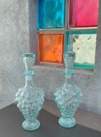 Twee druiventros karaffen van glas, Antiek en Kunst, Antiek | Glas en Kristal, Ophalen of Verzenden