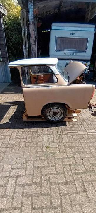 1/2 trabant met originele bekleding en achteras incl remmen, Auto diversen, Overige Auto diversen, Ophalen