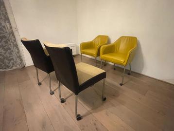 4 leather chairs with wheels beschikbaar voor biedingen