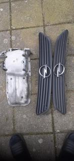 Twee opel astra grill en een katerpan., Ophalen, Opel