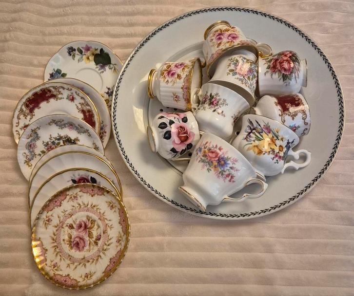 Lot van 9 Engelse kop en schotels, o.a.Royal Albert, Verzamelen, Porselein, Kristal en Bestek, Gebruikt, Kop en/of schotel, Porselein