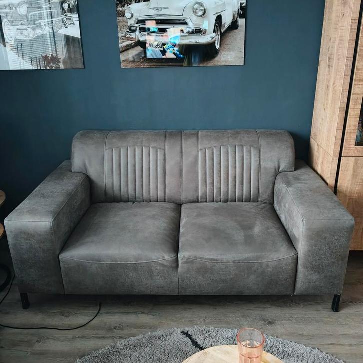 Twee bruine Seats and Sofas bankstellen, Huis en Inrichting, Banken | Bankstellen, Gebruikt, Rechte bank, Vierpersoons of meer