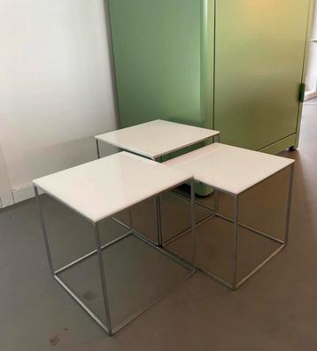 PK71 Nesting Tables Poul Kjaerholm 1957 E Kold beschikbaar voor biedingen