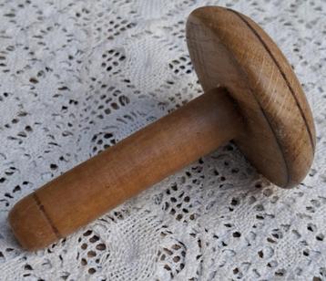 Brocante houten stop paddestoel  beschikbaar voor biedingen
