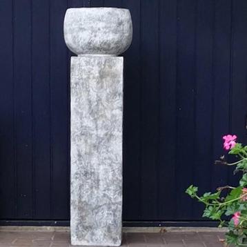 Set zuil / plantenzuil - sokkel in lichtgrijs + pot (nieuw) beschikbaar voor biedingen