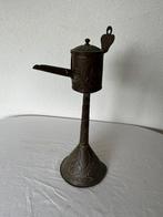 Oude Antieke Snotneus Olielamp Koperen Gehamerd Reliëf Lamp, Ophalen of Verzenden, Koper