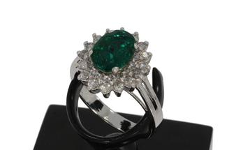 Luxe smaragd wit gouden entourage ring 32 diamanten dames beschikbaar voor biedingen