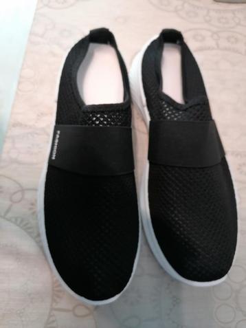 Nieuwe sneaker maat 42 beschikbaar voor biedingen