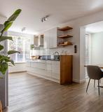 Complete witte keuken met donkerblad en inbouwapparatuur, Huis en Inrichting, Keuken | Complete keukens, Ophalen, Zo goed als nieuw