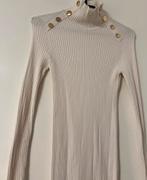 Witte ribgebreide jurk met gouden knopen maat S (nieuw), Kleding | Dames, Jurken, Ophalen of Verzenden, Nieuw