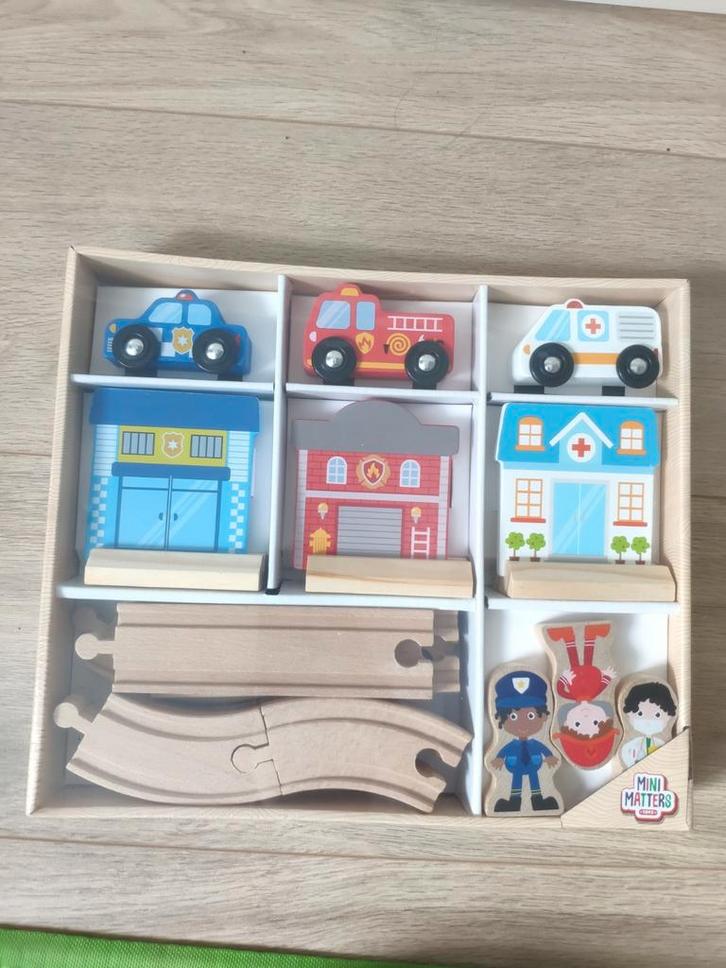Mini matters houten autobaan set hulpdiensten nieuw, Kinderen en Baby's, Speelgoed | Houten speelgoed, Nieuw, Rij- of Hobbelspeelgoed