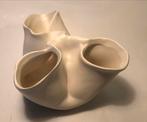 Kleine keramieken vaas, creme kleurig., Huis en Inrichting, Ophalen of Verzenden, Aardewerk of Porselein, Minder dan 50 cm