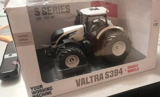 Valtra S394 Limetid edition UH, Hobby en Vrije tijd, Modelauto's | 1:32, Nieuw, Tractor of Landbouw, Overige merken, Ophalen of Verzenden