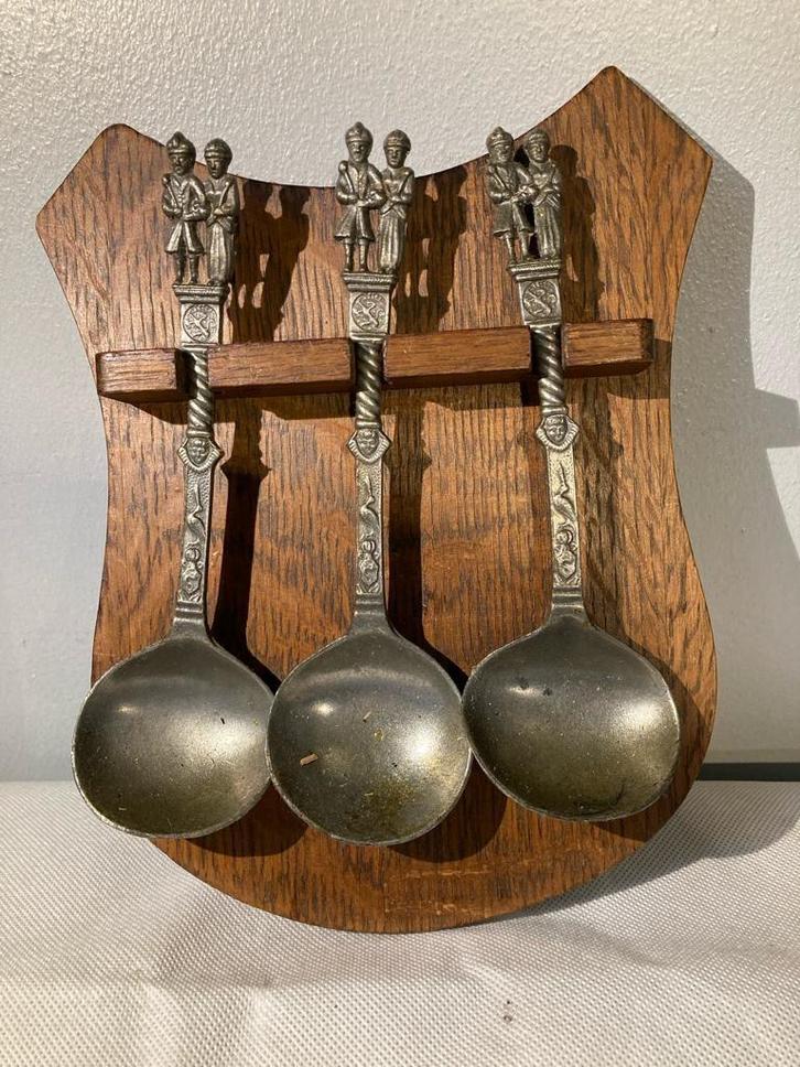 Antiek houten rek met 3 tinnen lepels., Antiek en Kunst, Antiek | Tin, Ophalen of Verzenden