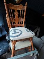 2 vintage houten stoeltjes bekleed met ptt tnt postzakken, Ophalen, Gebruikt, Twee, Bruin