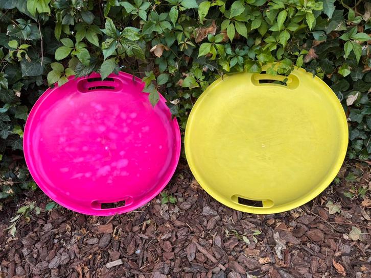 Sneeuwpret: 2 x grote ronde slee 60 cm, Kinderen en Baby's, Speelgoed | Buiten | Sleeën, Gebruikt, Kunststof, Ophalen of Verzenden