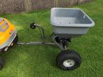 Strooier een aanhangwagen voor achter de zitmaaier, Tuin en Terras, Zitmaaiers, Ophalen, Gebruikt, 90 tot 120 cm