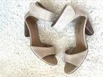 Suède/velvet beige sandalen met hak maat 38, Beige, Ophalen of Verzenden, Schoenen met hoge hakken, Gedragen