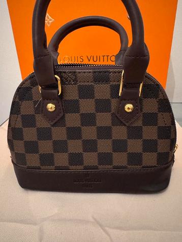 Louis Vuitton Nano - vrouwen - schoudertas. beschikbaar voor biedingen