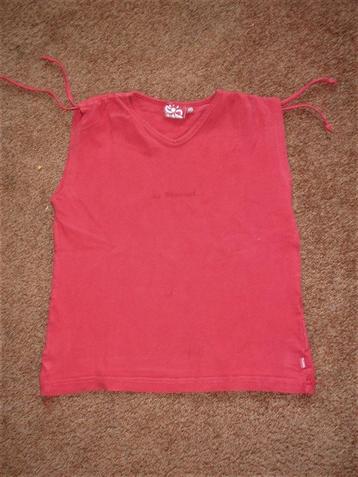 Sportieve, rode mouwloze meidentop beschikbaar voor biedingen