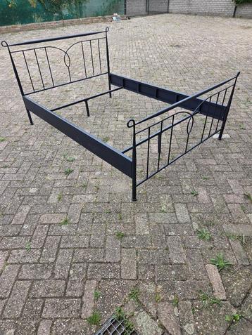 Metalen bedframe 140x200, blauw