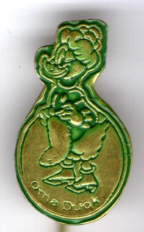 Oma Duck groen op koper stripfiguurtje speldje ( R_116a ), Verzamelen, Speldjes, Pins en Buttons, Nieuw, Figuurtje, Verzenden