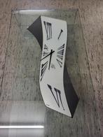 Leuke design wandklok, Ophalen of Verzenden