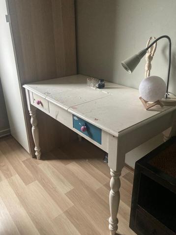 GRATIS af te halen bureau gaat 30 oktober met grof vuil mee beschikbaar voor biedingen