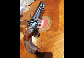 Antiek flintlock vuursteen pistool in prachtige staat beschikbaar voor biedingen