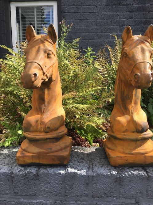Set van 2 paardenhoofden, vol steen oxide, Tuin en Terras, Tuinbeelden, Dierenbeeld, Steen, Ophalen of Verzenden