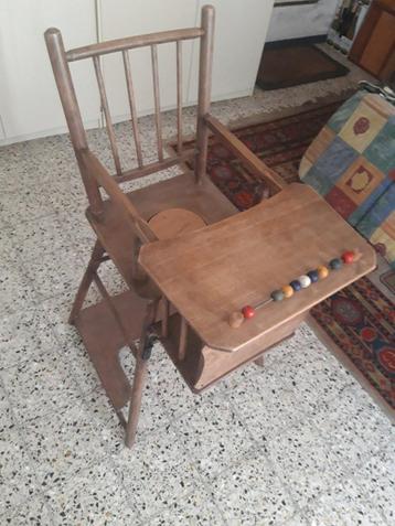 Antieke kinderstoel inklapbaar tot tafel en stoel beschikbaar voor biedingen