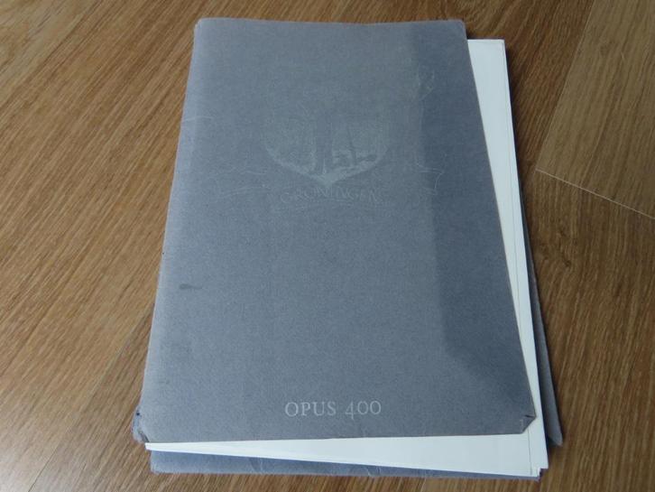 Map Opus 400 Groningen 25 reductieliederen, 1994 Haren Bedum, Verzamelen, Overige Verzamelen, Zo goed als nieuw, Verzenden