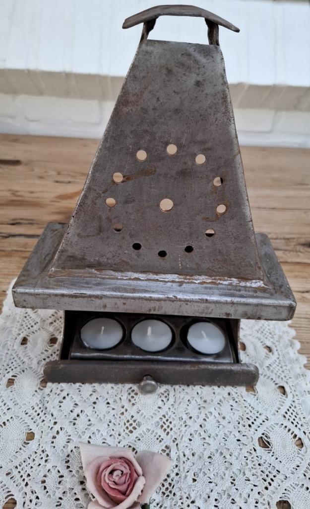 Handgemaakt ijzeren kacheltje voor theelichtjes, Antiek en Kunst, Curiosa en Brocante, Ophalen of Verzenden