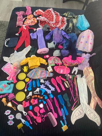 Vintage Barbie Kleertjes & Accessoires beschikbaar voor biedingen