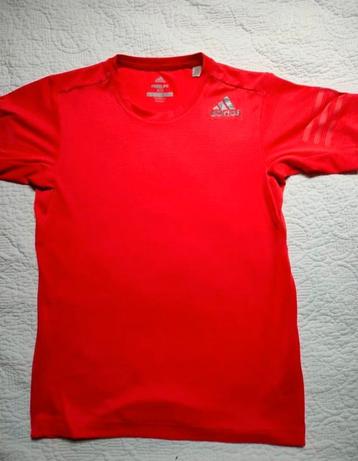 Rood T-shirt Adidas maat XS beschikbaar voor biedingen