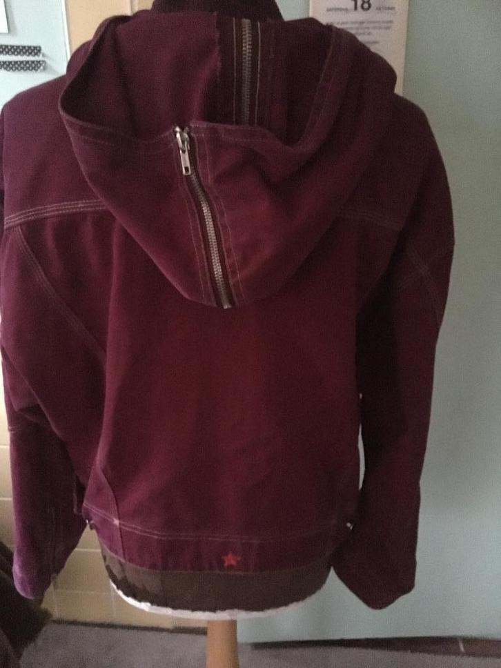 denim spijkerjack met capuchon donkerrood, Kleding | Dames, Jassen | Winter, Zo goed als nieuw, Maat 42/44 (L), Rood, Ophalen of Verzenden