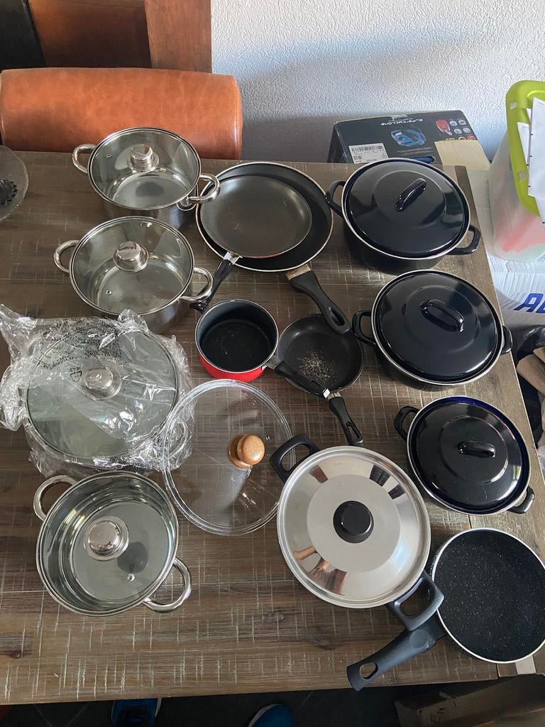 13 Groente pan braadpan soeppan kookpan juspan koekenpan, Huis en Inrichting, Keuken | Potten en Pannen, Zo goed als nieuw, Koekenpan of Braadpan