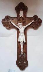 Antieke kerfsnede houten gesneden kruis porselein bisque, Ophalen of Verzenden