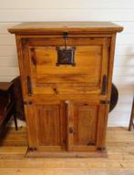 Antiek grenen kastje met bijzonder antiek sluitwerk, Antiek en Kunst, Antiek | Meubels | Kasten, Ophalen