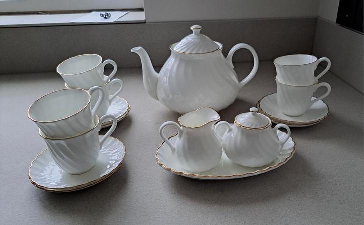 6-persoon Wedgwood Fine Bone China servies, Huis en Inrichting, Keuken | Servies, Zo goed als nieuw, Kop(pen) en/of Schotel(s)