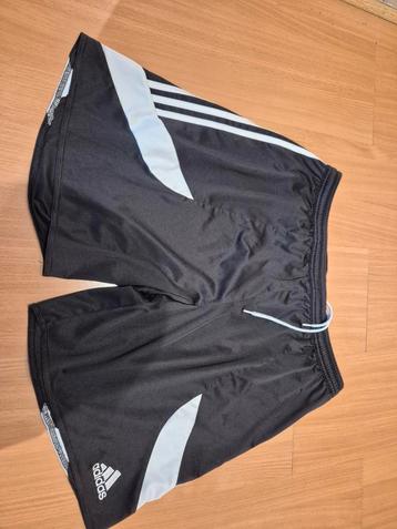 Adidas xl beschikbaar voor biedingen