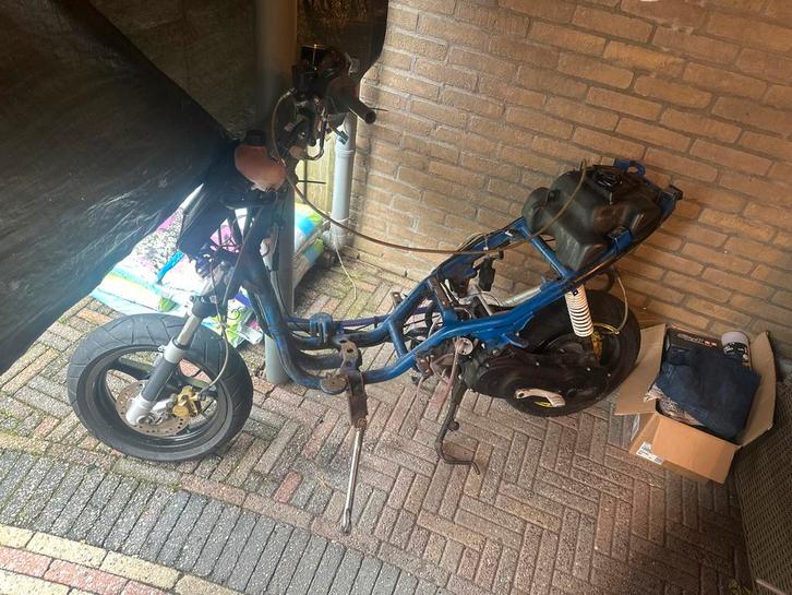 Aerox Frame Zonder Papieren/Blok.      Moet weg, Fietsen en Brommers, Brommeronderdelen | Scooters, Gebruikt, Yamaha, Frame, Ophalen