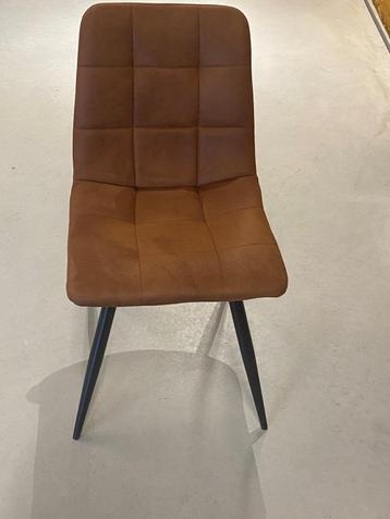 Mooie bruine eetkamerstoelen beschikbaar voor biedingen
