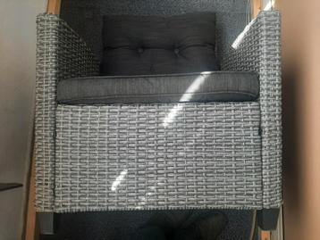 Loungeset: 2x 1-zits en 1x 2 zits + salontafel. beschikbaar voor biedingen
