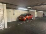 Ruime parkeerplaats in overdekte garage, Huizen en Kamers, Garages en Parkeerplaatsen, Utrecht