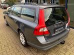 Volvo V70 2.5T Momentum Automaat H.LEER / XENON / TREKHAAK, Gebruikt, Zwart, Leder en Stof, 5 cilinders