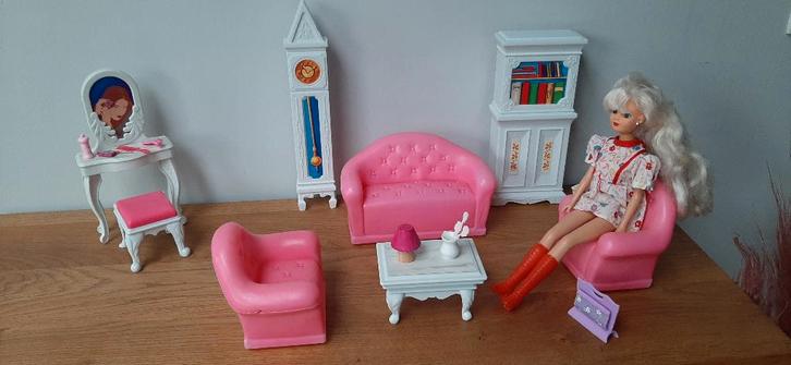 vintage barbie met woonkamer meubels 1990, Verzamelen, Poppen, Gebruikt, Overige typen, Ophalen of Verzenden