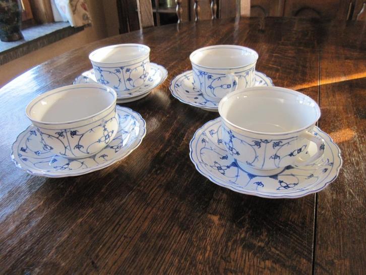 Vier antieke indisch Blau teekopjes met schoteltjes Saks, Antiek en Kunst, Antiek | Porselein, Verzenden